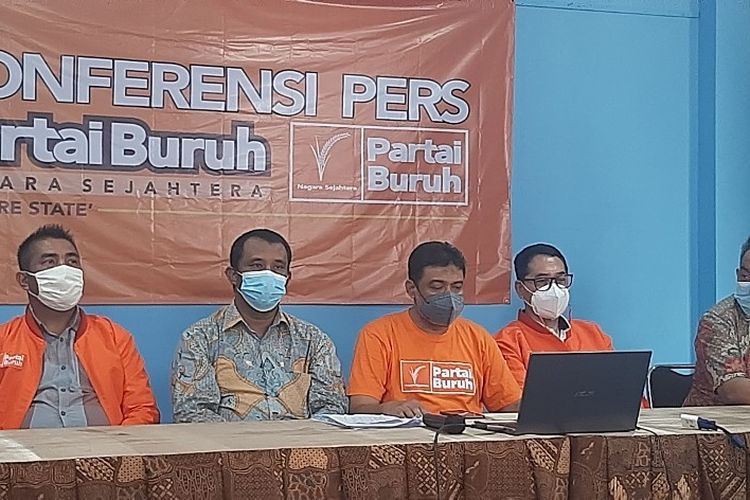 Presiden Partai Buruh Said Iqbal dan pengurus Partai Buruh menggelar konferensi pers di Jakarta Timur, Jumat (8/10/2021).