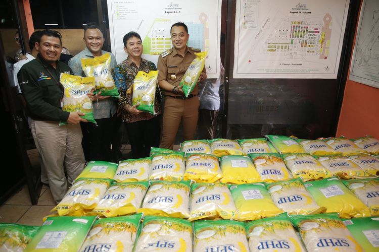 Penyaluran beras SPHP oleh Pemkot Surabaya jadi salah satu upaya untuk menekan inflasi.