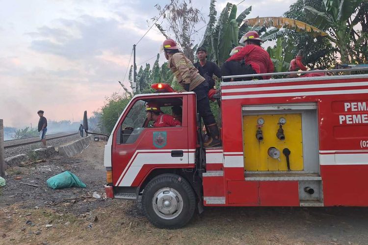 5 Titik Kebakaran Terdeteksi di Jalur Kereta Daop 4 Semarang, Bahayakan Jarak Pandang Masinis