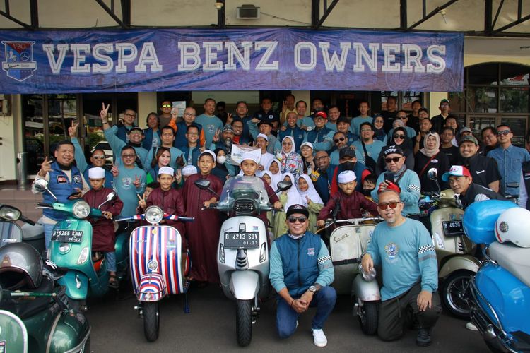 Komunitas Vespa Benz Owners (VBO) alias wadah berkumpulnya para pecinta motor Vespa dan mobil Mercedes-Benz baru saja merayakan hari jadi kedua.