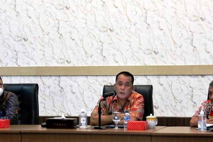 Wakil Wali Kota Medan Aulia Rachman memimpin rapat revitalisasi PJU dengan skema KPBU di kantor wali kota, Jumat (13/8/2021)