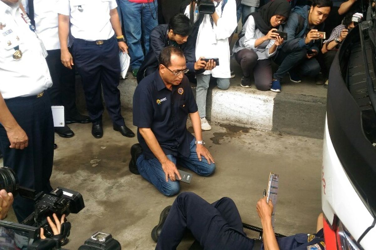 Menhub Budi Karya Sumadi melakukan kunjungan ke Terminal Pulo Gebang, Jakarta Timur jelang arus mudik Lebaran 2018, Minggu (3/6/2018).