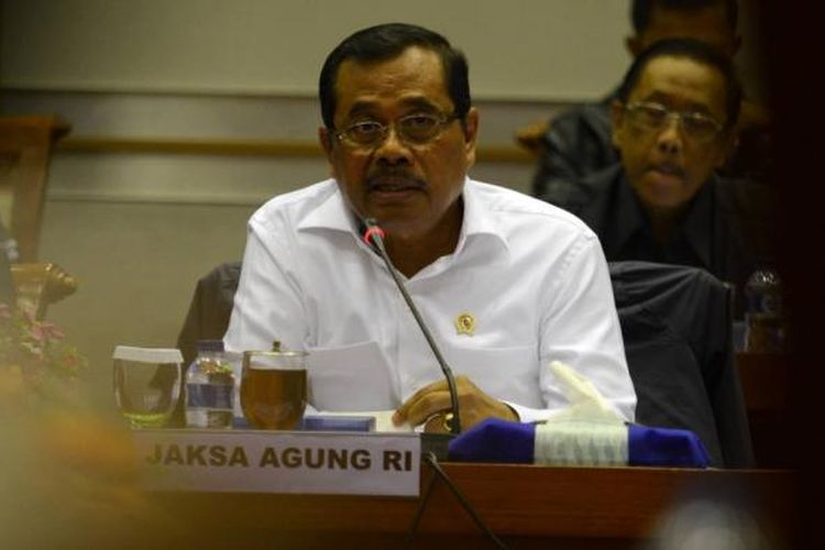 Penjelasan Jaksa Agung - Jaksa Agung, HM Prasetyo, memberi penjelasan terkait eksekusi hukuman mati saat rapat kerja dengan Komisi III DPR di Kompleks Parlemen, Jakarta, Rabu (28/1). Jaksa Agung juga menjelaskan bahwa eksekusi hukuman mati terhadap terpidana kasus narkoba tahap berikutnya akan segera dilakukan.