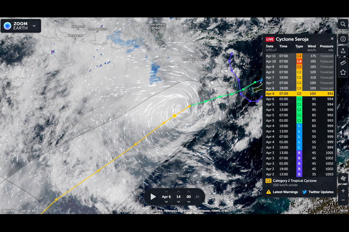 Tampilan situs Zoom Earth untuk memantau pergerakan terkini siknlon tropis Seroja.