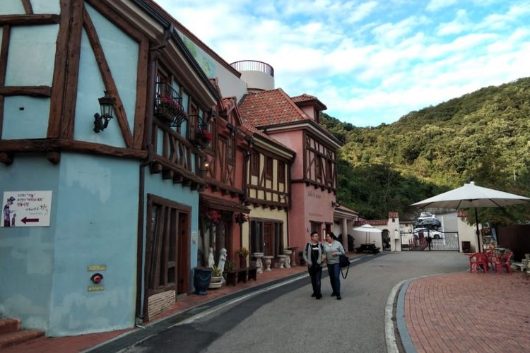 Tempat wisata Petite France di Gyeonggi, Korea Selatan, sudah memiliki mushala khusus turis muslim yang ingin beribadah dengan tenang dan nyaman. 