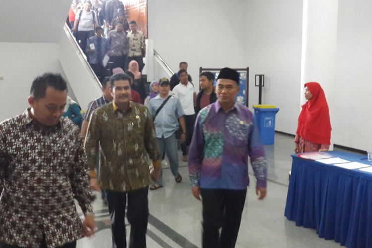 Menteri Pendidikan dan Kebudayaan Muhadjir Effendy tiba di kampus Universitas Muhammadiyah Malang untuk menghadiri Diskusi Uji Publik RUU Sistem Perbukuan Nasional 2017, Rabu (22/3/2017)