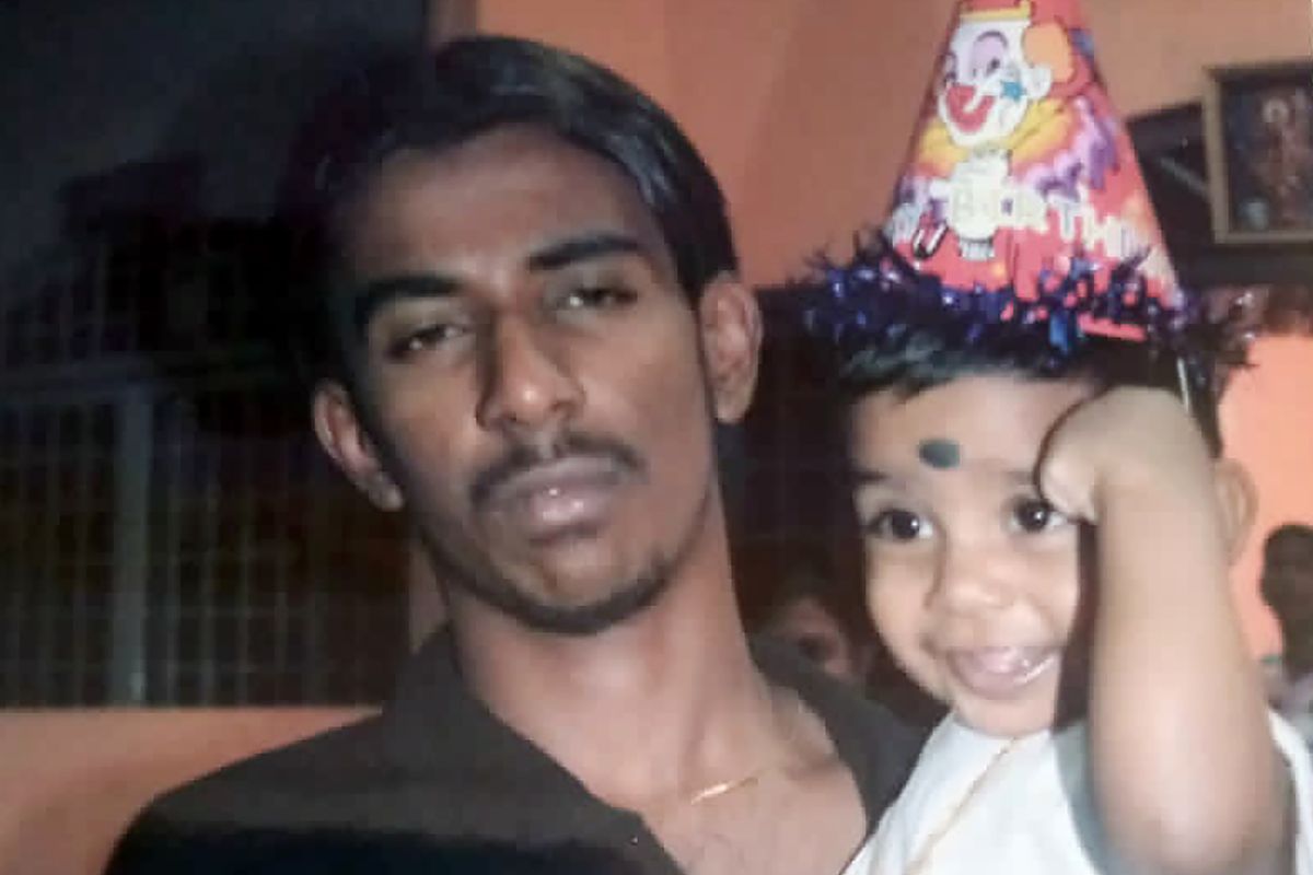 Nagaenthran Dharmalingam saat bersama sepupunya di Ipoh, Malaysia. [Dok Sarmila Dharmalingam Via AP File]