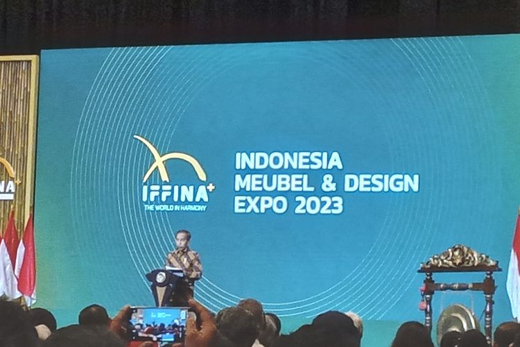 Presiden Jokowi membuka acara IFFINA Indonesia Meubel and Design Expo 2023 di ICE BSD pada Kamis (14/9/2023).