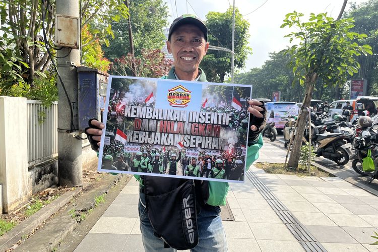 Kisah Driver Ojol Surabaya: Tarif Rp 15.000 Hanya Terima Rp 8.000, Jeda Pesanan 1-2 Jam