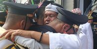 Tangis Dedi Mulyadi Pecah Saat Peluk Siswa Pendidikan Karakter: Ini soal Hati...
