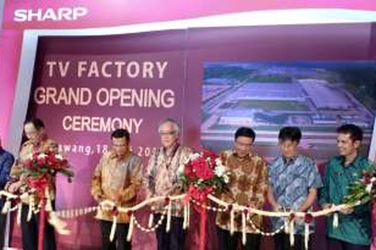 Menteri Perindustrian Saleh Husin saat peresmian pabrik baru LED TV SHARP di Karawang International Industrial City (KIIC), Selasa (18/05/2016).