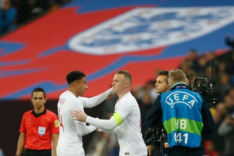 Wayne Rooney masuk menggantikan Jesse Lingard pada laga Inggris vs Amerika Serikat di Stadion Wembley, 15 November 2018. 