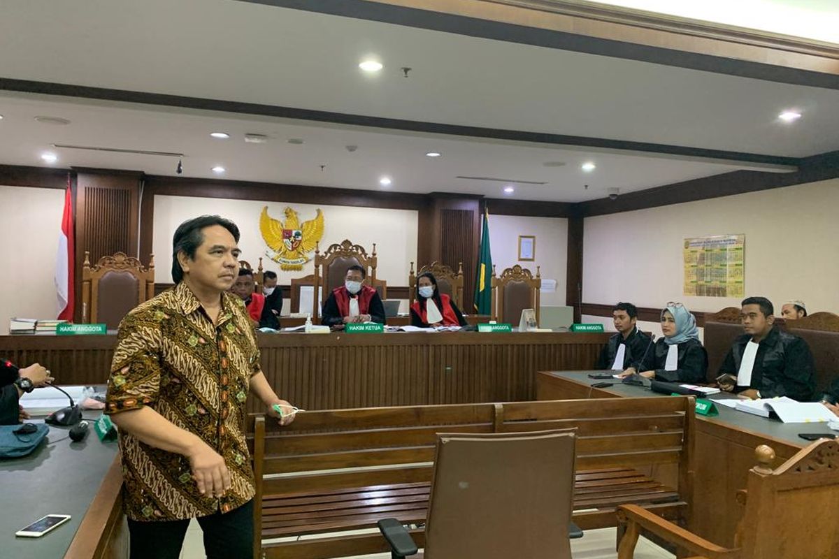 Ade Armando menghadiri sidang sebagai saksi dalam kasus pengeroyokan di depan Gedung DPR, Rabu (27/7/2022). 