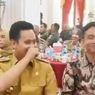 Saat Bupati Kendal Dico Tertawa Terbahak-bahak Gibran Beri Gantungan Kunci Upin Ipin Wajah Dirinya...