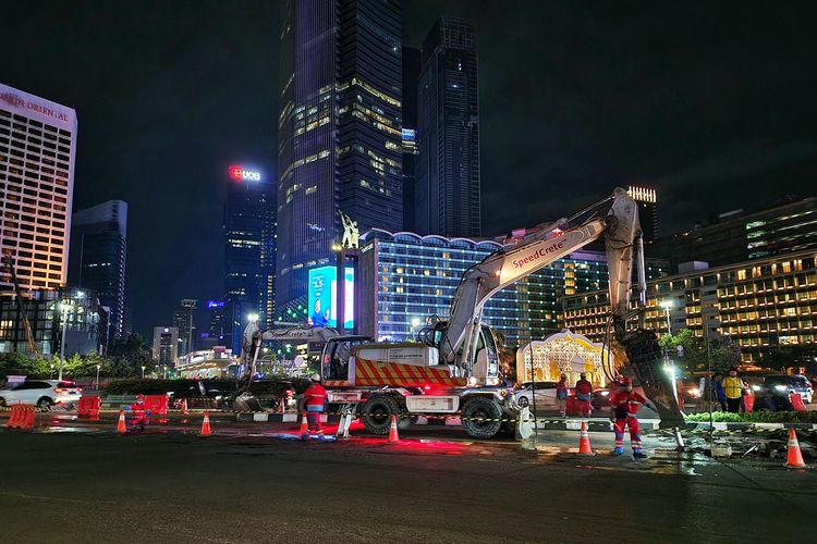 Proses pengerjaan proyek perbaikan jalur bus TransJakarta koridor 1-14, melalui aplikasi SpeedCrete yang dilakukan oleh PT SBI