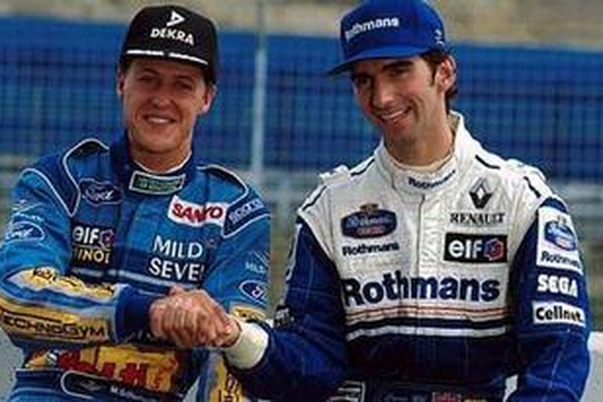 Michael Schumacher (kiri), dan Damon Hill.