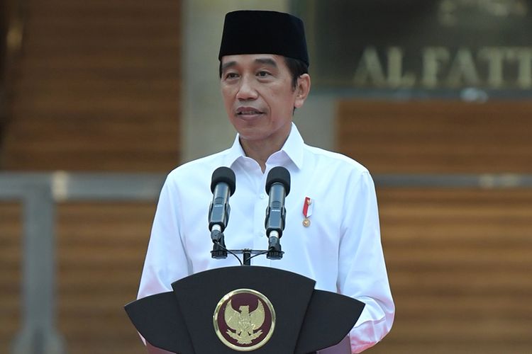 Indonesian President Joko Widodo speaks at Jakartas Istiqlal Mosque on Thursday (7/1/2021) ahead of the house of worships first renovation in 42 years