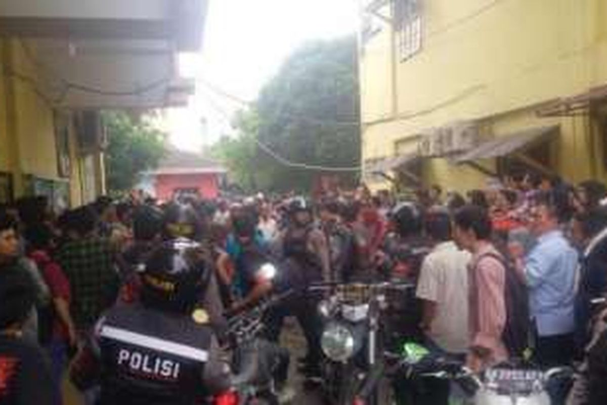 Suasana pasca-pembunuhan dosen FKIP UMSU Nuraini Lubis, Senin (2/5/2016).