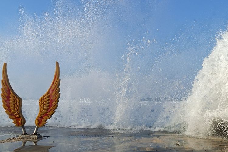 Gelombang Air Laut di Pantai Selatan Garut Tinggi, Masyarakat Diminta Hati-hati