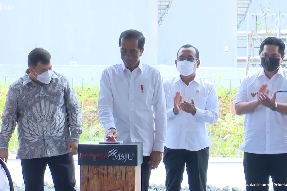 Foto tangkapan layar YouTube Sekretariat Presiden: Presiden Joko Widodo meresmikan pabrik biodiesel milik PT Jhonlin Argo Raya di Tanah Bumbu, Kalimantan Selatan, Kamis (21/10/2021). 