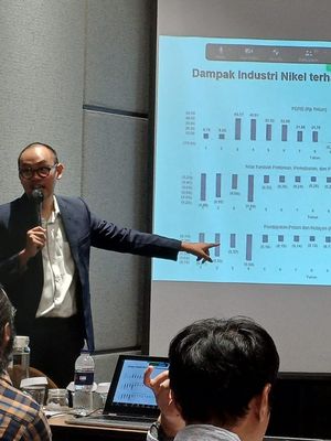 Direktur Eksekutif Celios, Bhima Yudhistira dalam paparan penelitian bertajuk Membantah Mitos Nilai Tambah, Menilik Ulang Industri Nike di Jakarta, Selasa (20/2/2024).