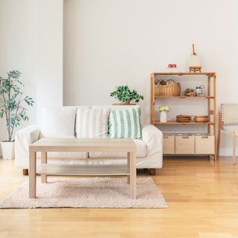 Ilustrasi ruang keluarga minimalis atau kecil. 