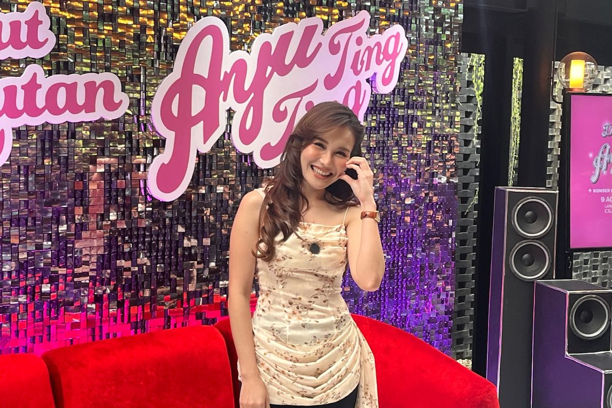 Ayu Ting Ting saat ditemui dalam konferensi pers di kawasan Kebayoran Baru, Jakarta Selatan, Jumat (16/5/2025).