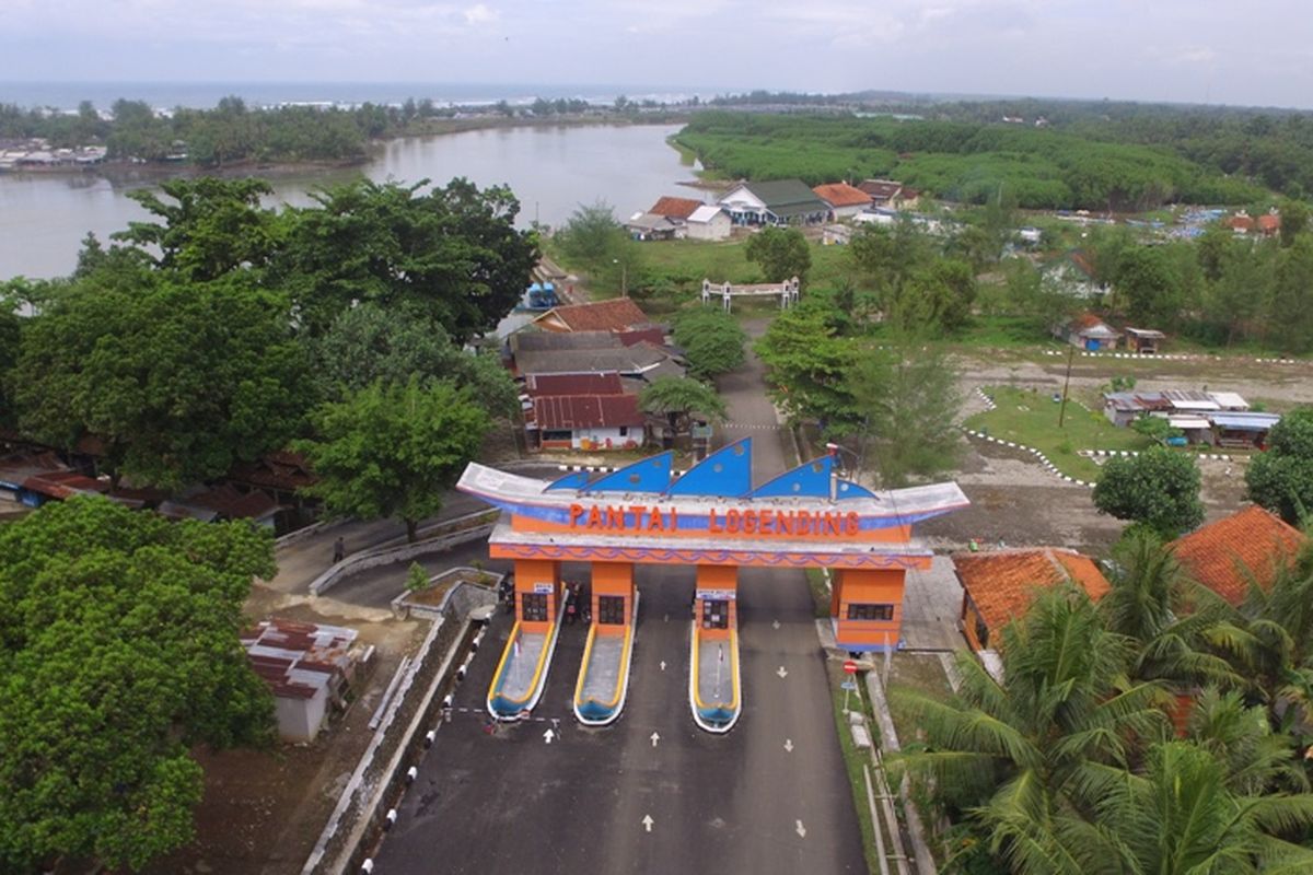 Pantai Logending di Desa Ayah, Kecamatan Ayah, Kabupaten Kebumen, Jawa Tengah