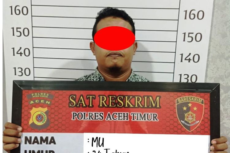 Polisi menangkap M (34) karyawan Bank Syariah Indonesia (BSI) Kabupaten Aceh Timur, Provinsi Aceh. Pasalnya, pria ini menggunakan data nasabah untuk mencairkan uang sebesar Rp 160 juta, Kamis (28/3/2024)