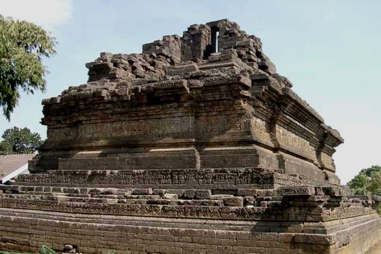 Candi Jago di Kabupaten Malang.