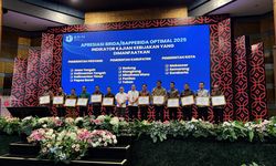 Integrasikan Riset dalam Pembangunan Daerah, Papua Barat Raih Penghargaan BRIDA Optimal 2025 dari BRIN