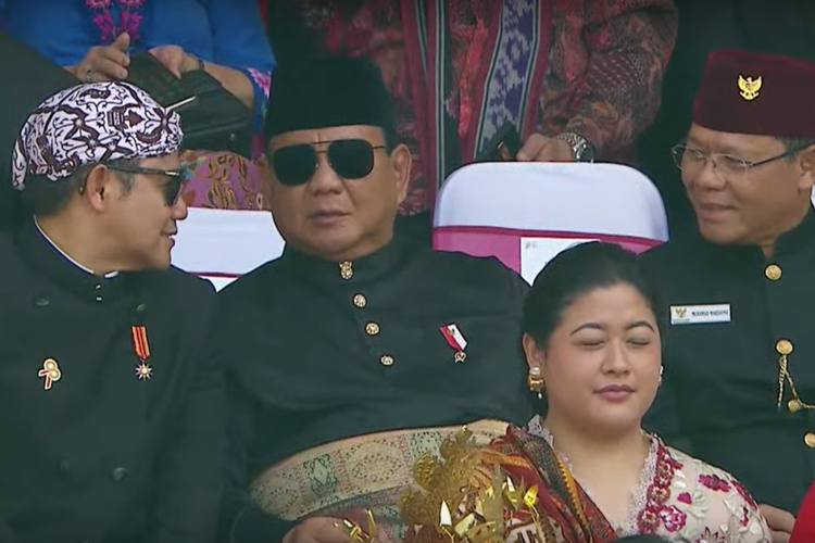 Menteri Pertahanan Prabowo Subianto, Wakil Ketua DPR Muhaimin Iskandar, dan Plt Ketua Umum PPP Muhammad Mardiono berbincang sebelum upacara HUT Ke-78 RI dimulai, Kamis (17/8/2023).