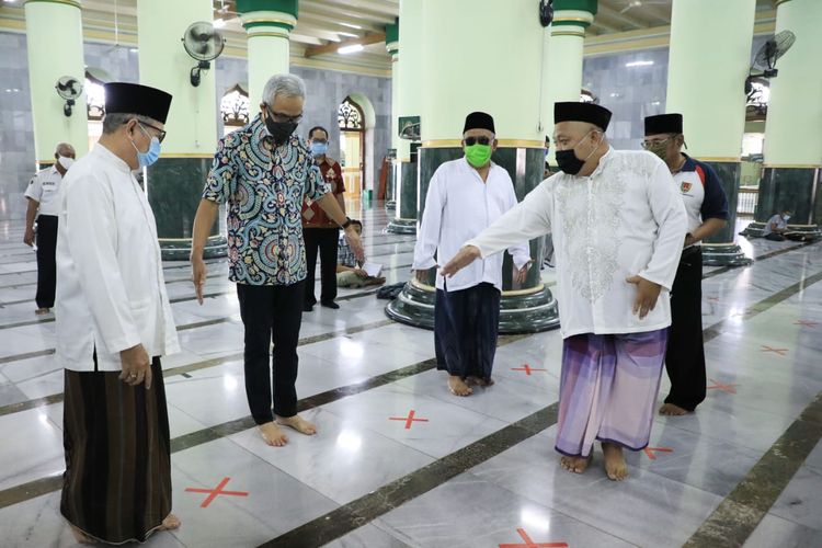 Gubernur Jawa Tengah Ganjar Pranowo, saat mengunjungi Masjid Agung Kauman Semarang.