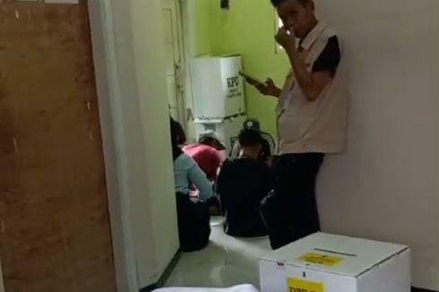 TPS di Banyuwangi Ambruk Disapu Hujan Angin, Penghitungan Suara Pindah ke Rumah
