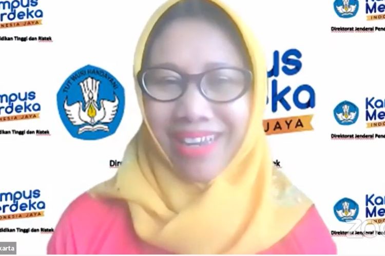 Kepala Lembaga Layanan Pendidikan Tinggi (LLDikti) Wilayah III, Paristiyanti Nurwardani saat menjadi narasumber dalam webinar persiapan PTM untuk perguruan tinggi di Jakarta.