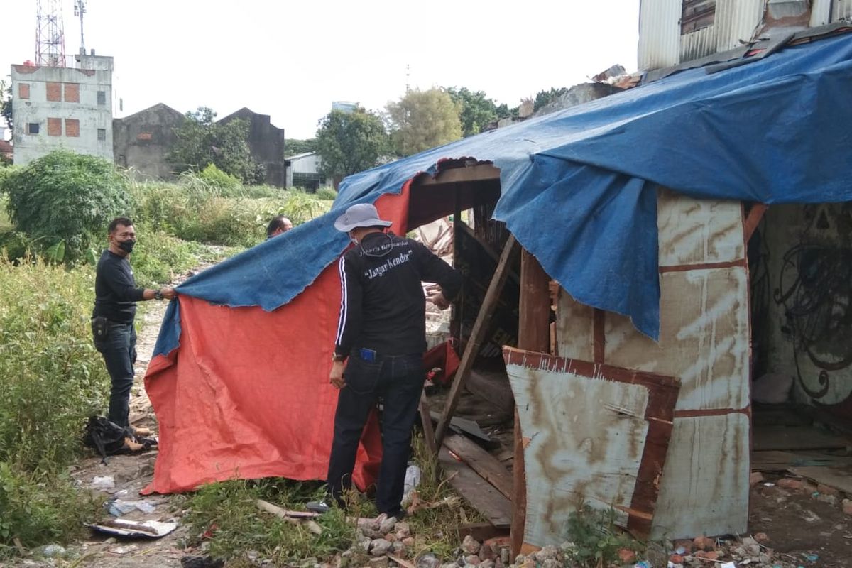 Sebuah permukiman di Kelurahan Kota Bambu, Jakarta Barat, atau biasa dikenal dengan Kampung Boncos, kembali digerebek polisi pada Jumat (7/1/2022). 