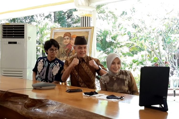 Gubernur Jawa Tengah Ganjar Pranowo saat gelar halalbihalal virtual di Puri Gedeh, Minggu (24/5/2020).