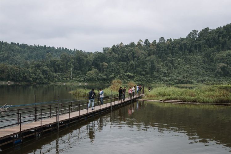 Danau Situ Gunung di kawasan wisata alam Situ Gunung, Taman Nasional Gunung Gede Pangrango, Sukabumi.
