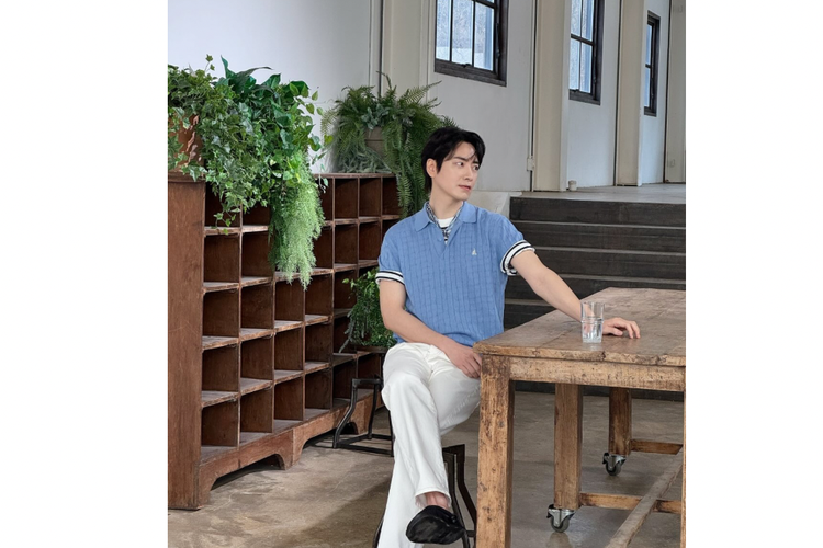 Lee Joon-hyuk, aktor Korea Selatan yang berperan di drakor Mercy for None, punya beberapa gaya berpakaian yang bisa jadi inspirasi. Seperti apa?