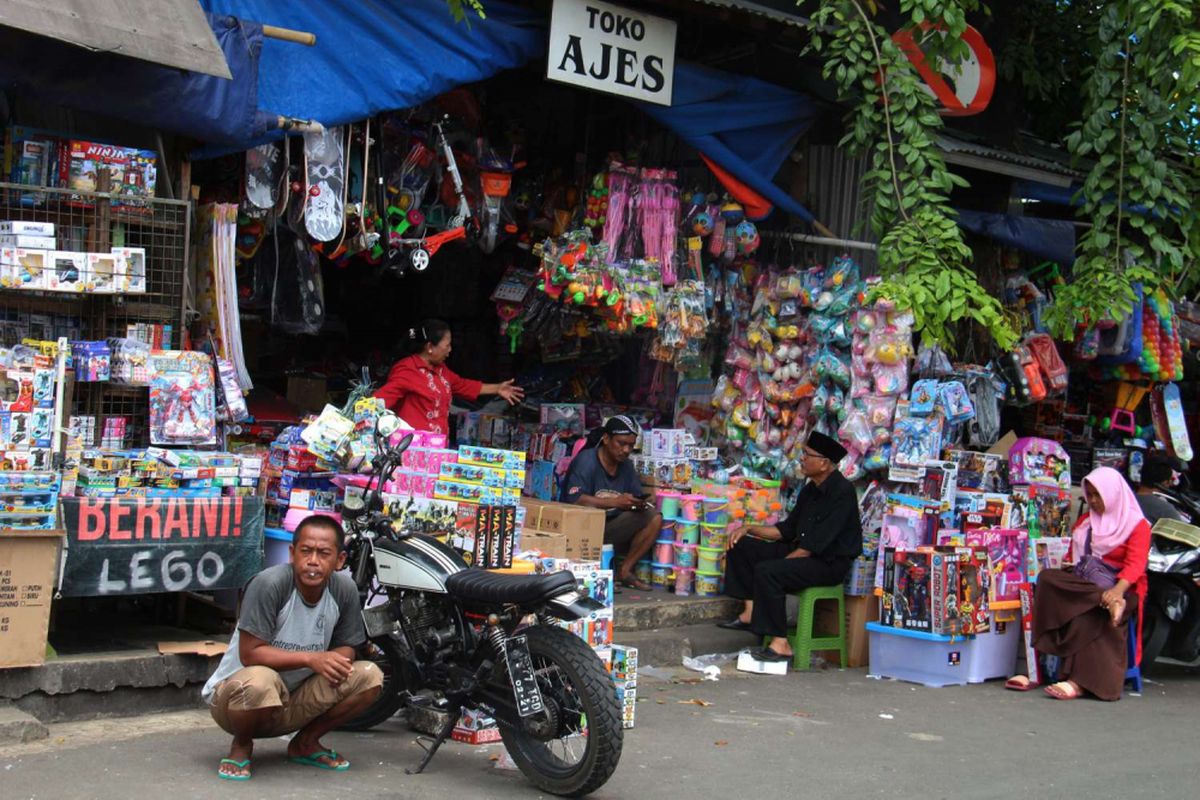 Situasi Pasar Gembrong di Jakarta Timur, Selasa (9/01/2018). Lahan pedagang saat ini akan terkena penertiban untuk proyek pembangunan Tol Becakayu. Rencananya pedagang akan dipindahkan ke Pasar Cipinang Besar pada Maret 2018.