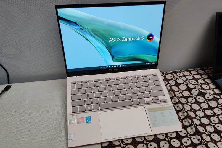 Asus ZenBook S 13 OLED.