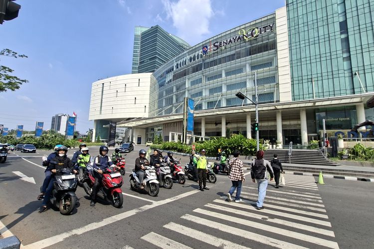 Kemacetan di Depan Senayan City dan Plaza Senayan, Benarkah Dipicu Penyeberang Jalan?