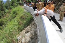 Ganjar Tak Puas Proyek Jalan Kebumen-Banjarnegara, Pemprov Jateng Beri Waktu Seminggu untuk Evaluasi Pengerjaannya