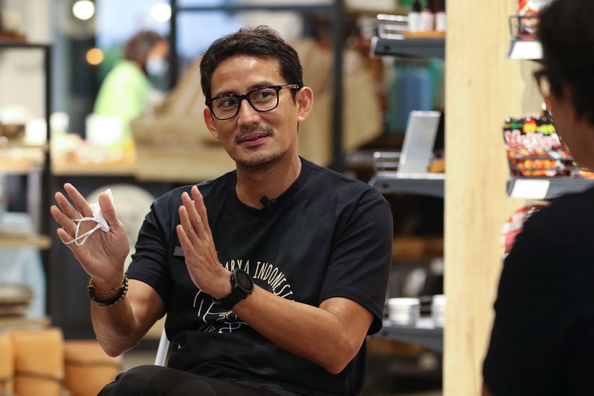 Menteri Pariwisata dan Ekonomi Kreatif, Sandiaga Uno saat wawancara program Beginu bersama Pemimpin redaksi Kompas.com, Wisnu Nugroho di M Bloc Market, Kamis (15/4/2021).