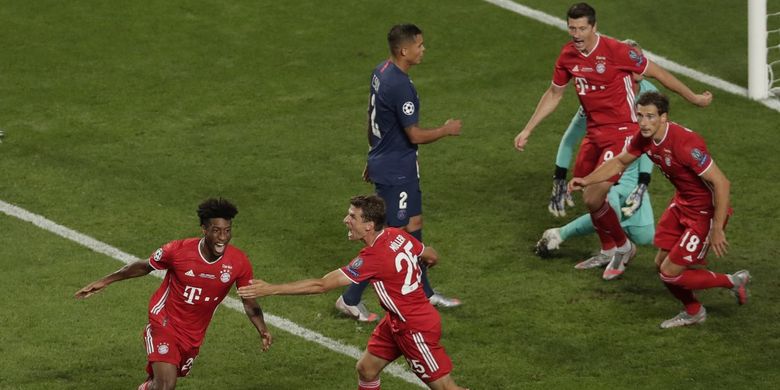 Kingsley Coman (kiri) merayakan golnya bersama rekan satu timnya yang lain pada laga final Liga Champions yang mempertemukan PSG vs Bayern Muenchen di Stadion Da Luz, Minggu 23 Agustus 2020.