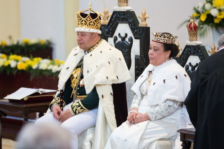 Raja Tonga Tupou VI dan Ratu Nanasipau'u.