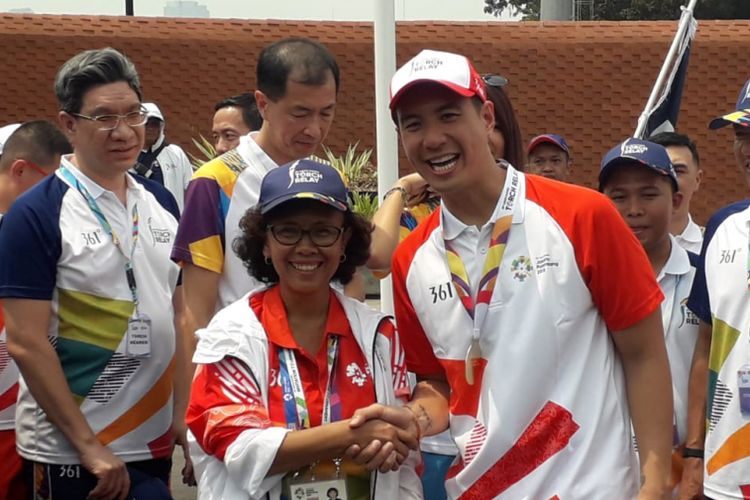 Daniel Mananta ambil bagian dalam torch relay atau kirab obor Asian Games 2018 hari terakhir pada Sabtu (18/8/2018).