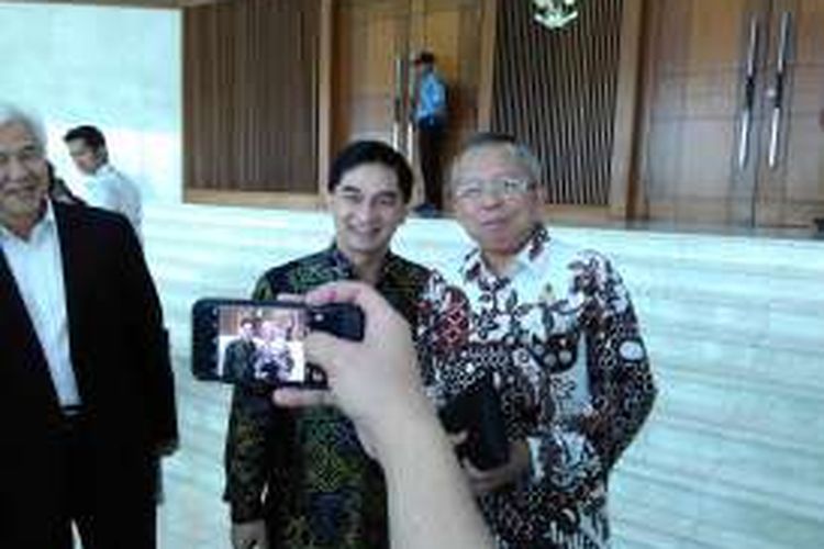 Arsul Sani Sekjen PPP dan Dimyati Natakusumah Sekjen PPP Kubu Djan Faridz saat berfoto bersama