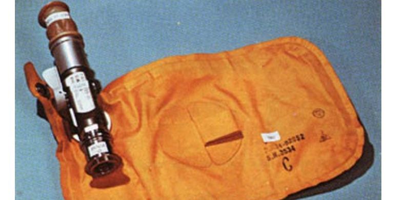 Pada misi Apollo, para astronot buang air kecil dengan menggunakan benda ini.