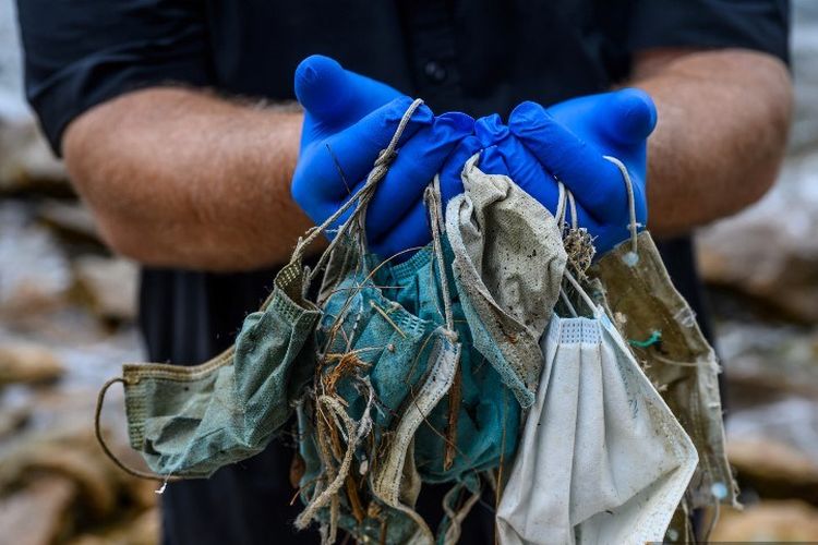 Para ahli konservasi menemukan bahwa masker menambah limbah plastik tingkat tinggi yang mengkhawatirkan di perairan Hongkong. 